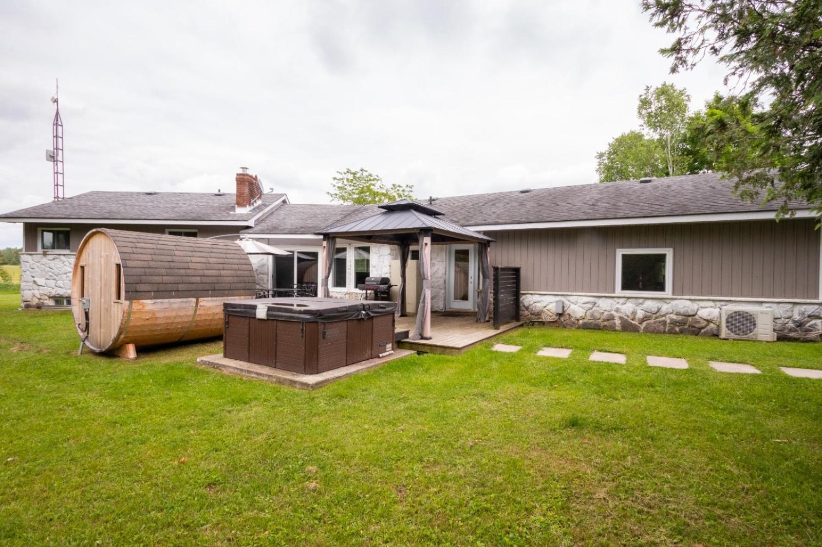 Deer Run Cottage- Golf Course Cottage Kawartha Lakes Luaran gambar